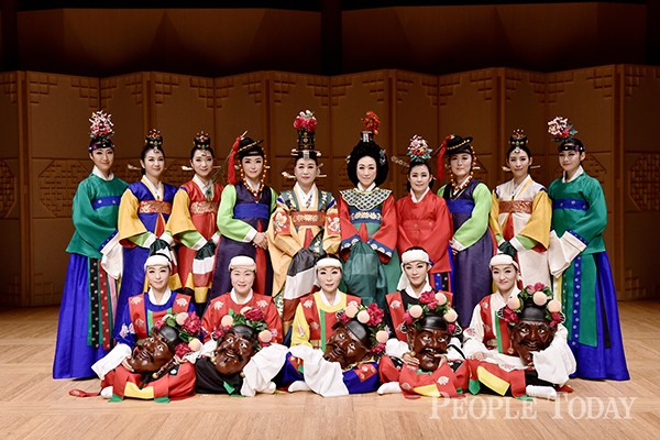2015 국립국악원 풍류사랑방 수요춤전 정재연구회 회원들과